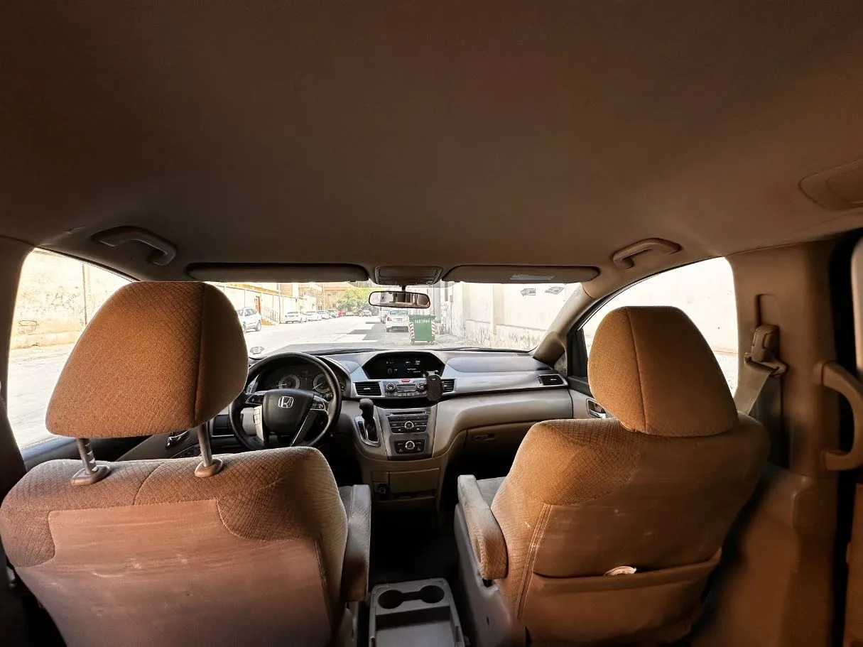 Car image 15