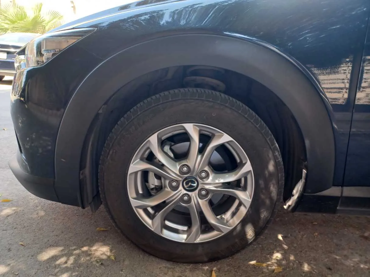 Car image 9