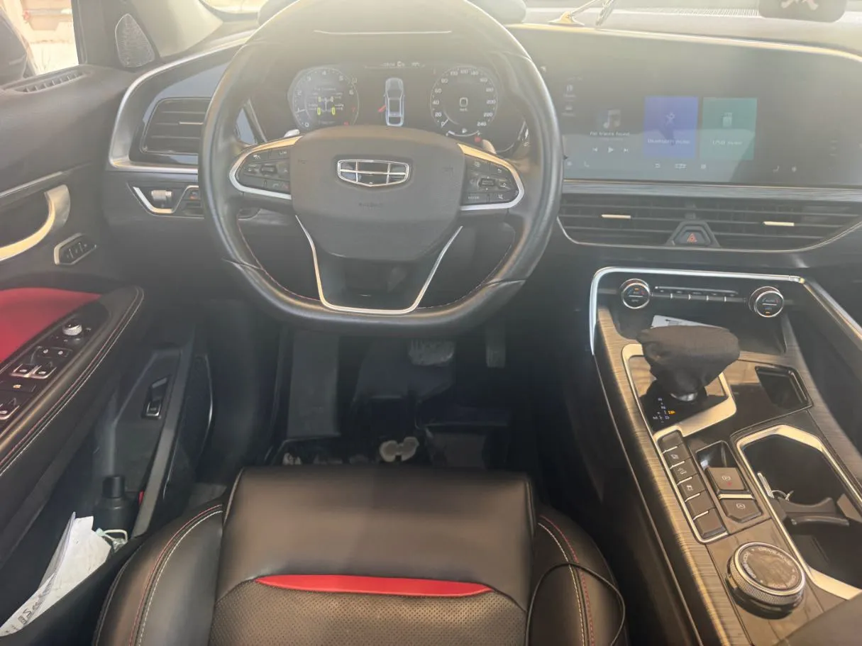 Car image 17