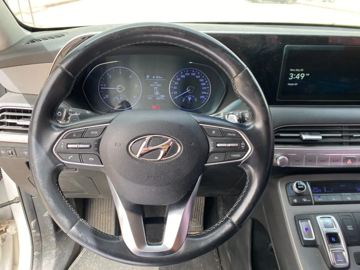 Car image 17