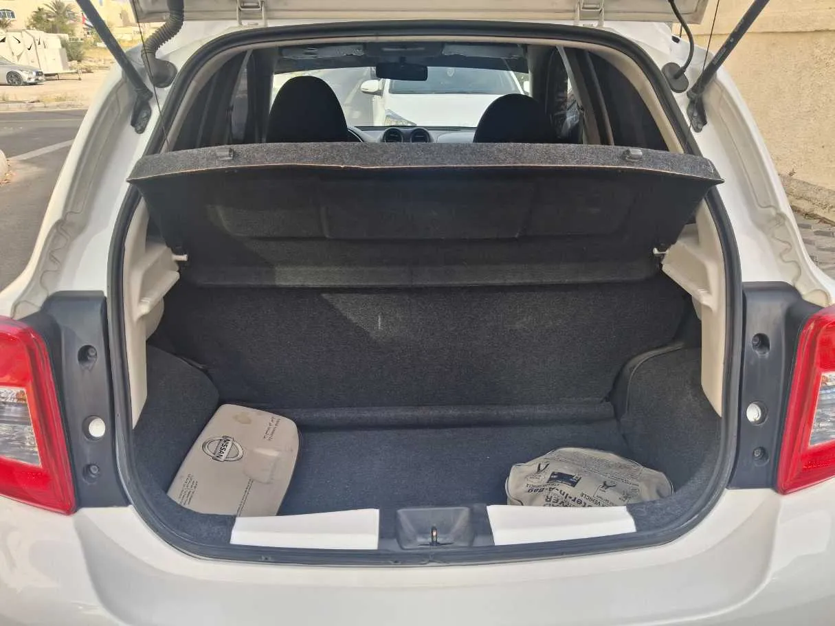 Car image 19