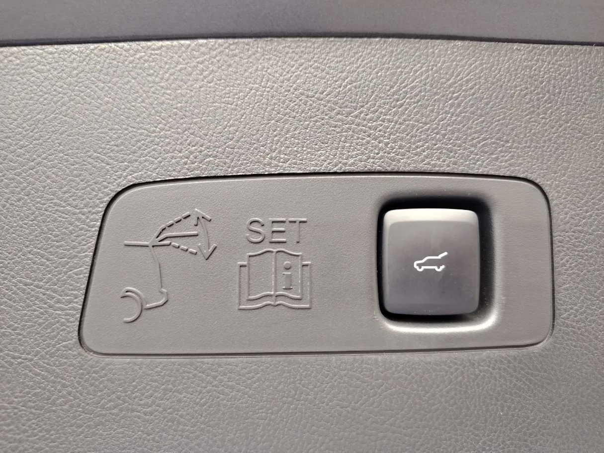 Car image 38