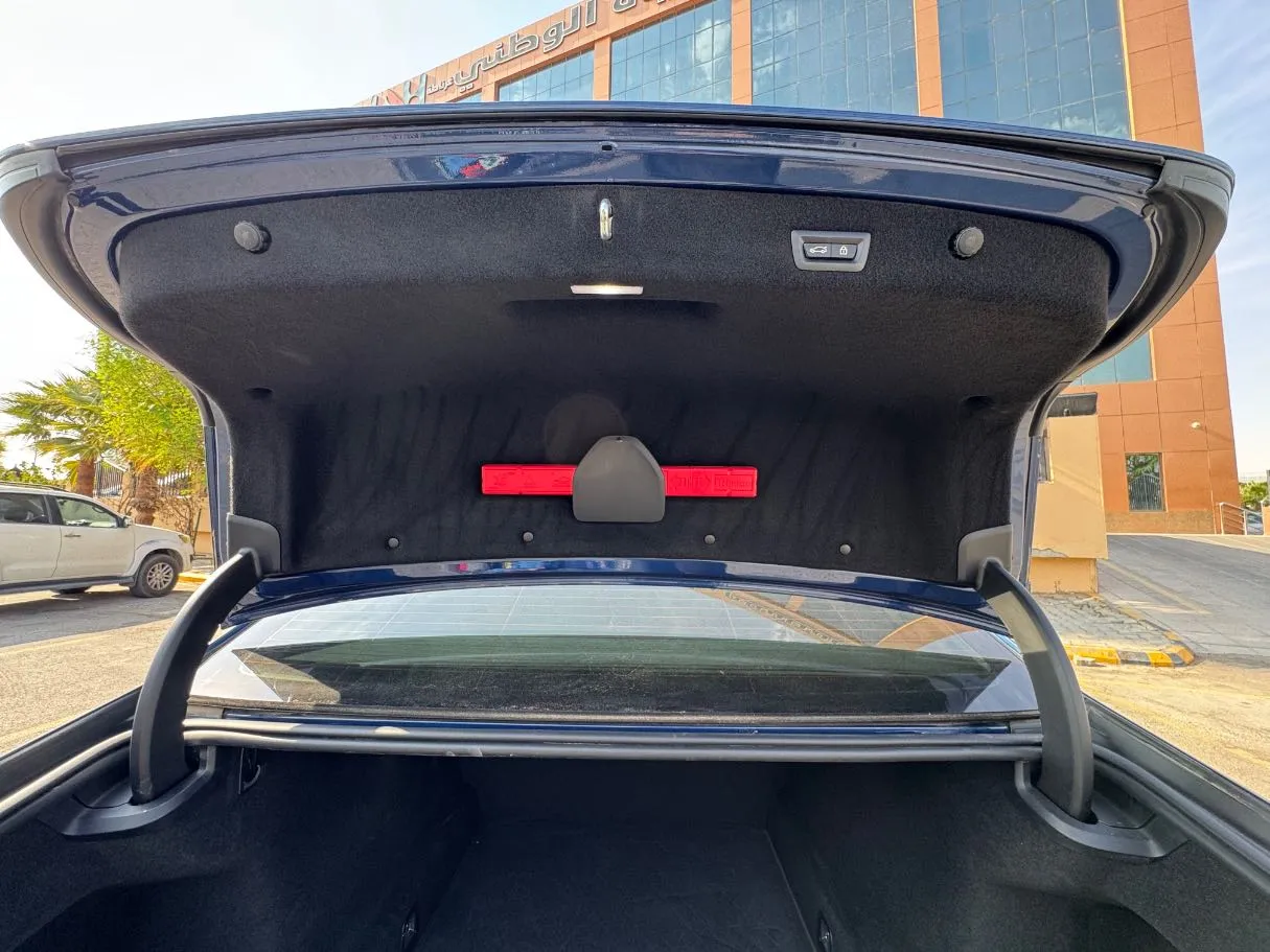Car image 25