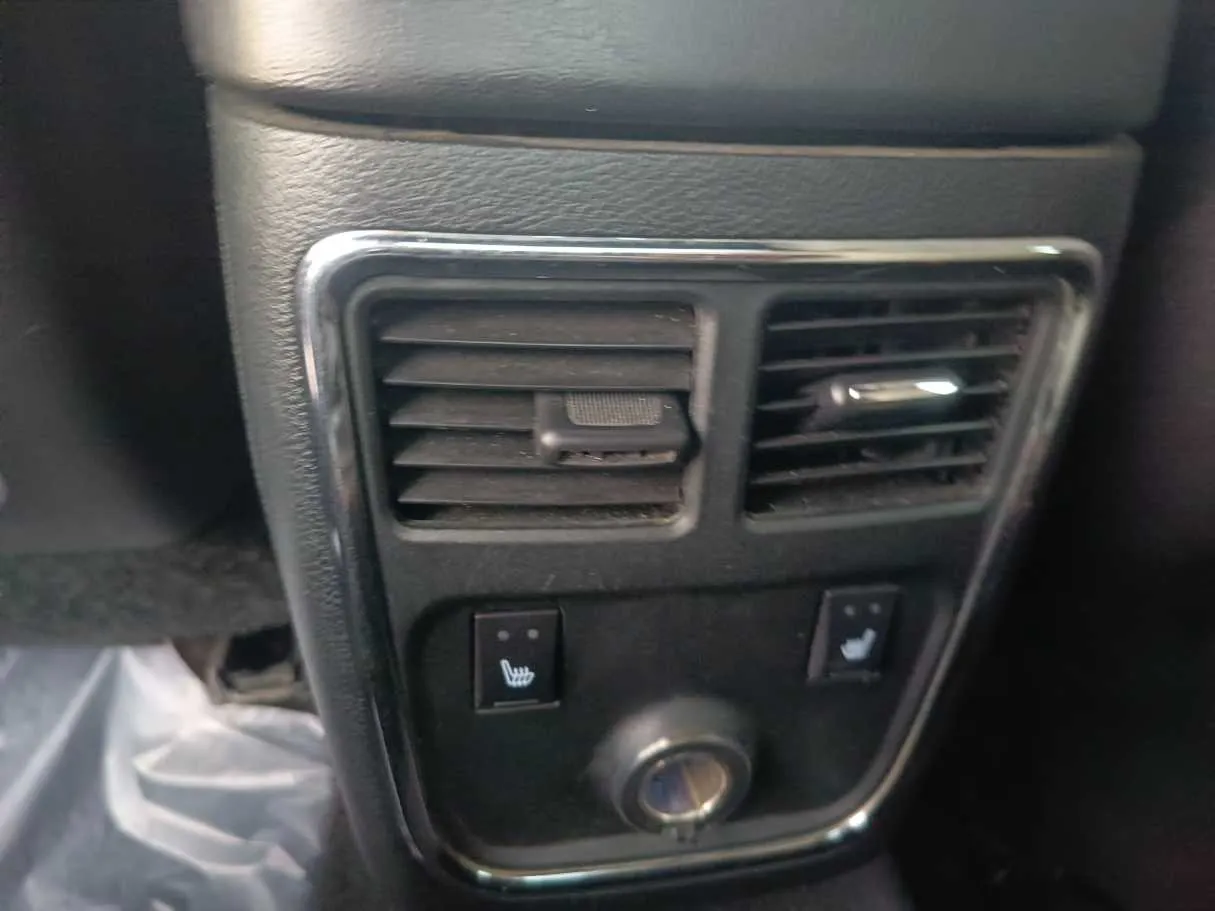 Car image 35