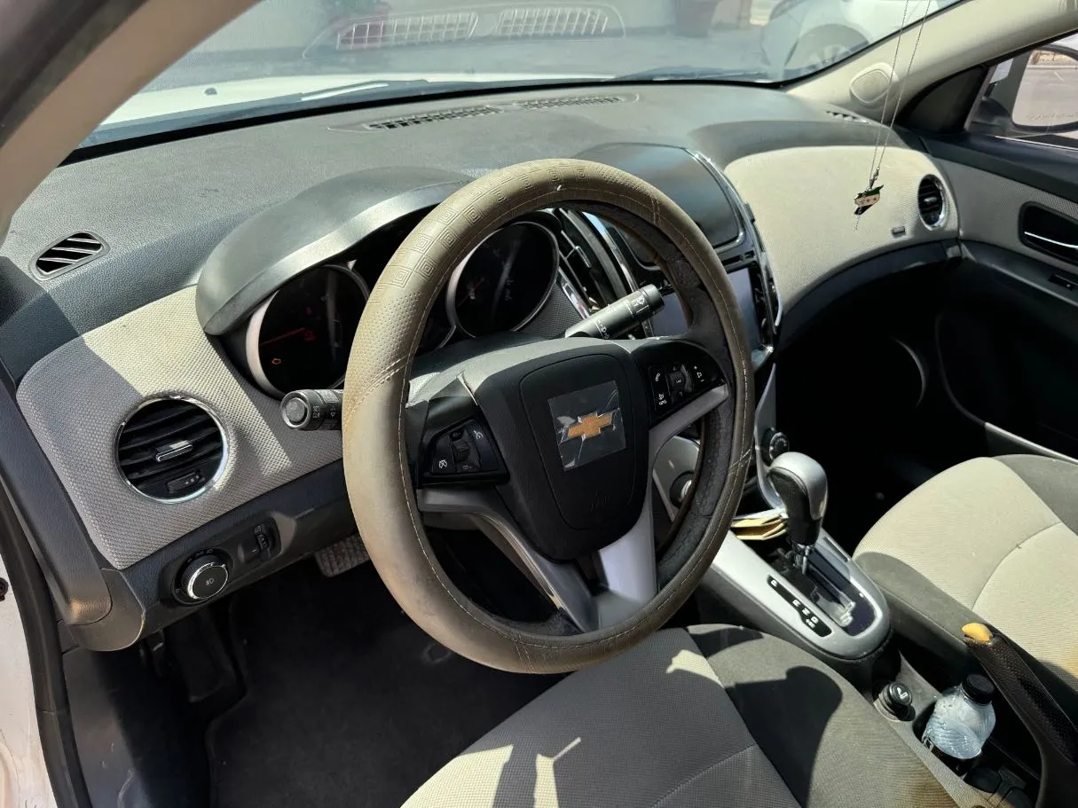 Car image 12