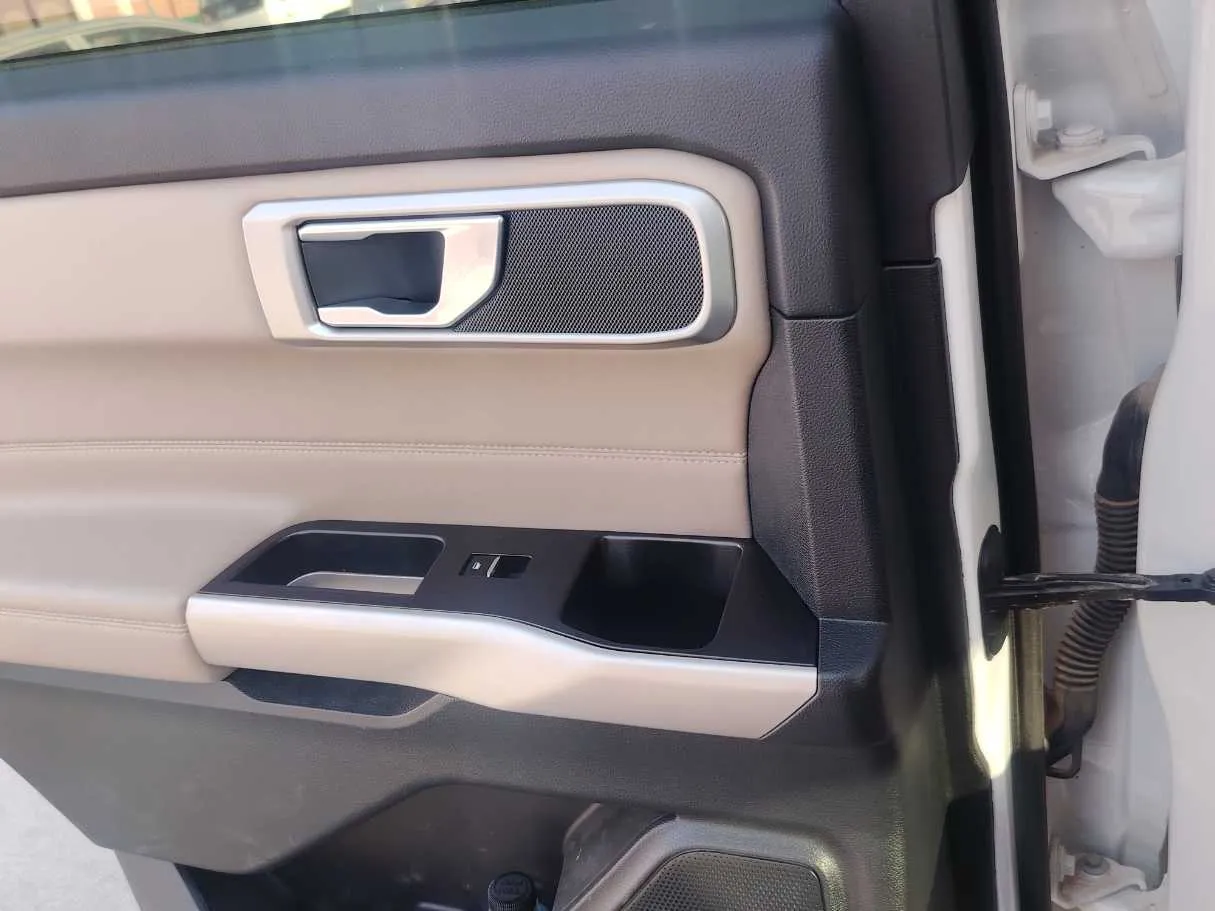Car image 29