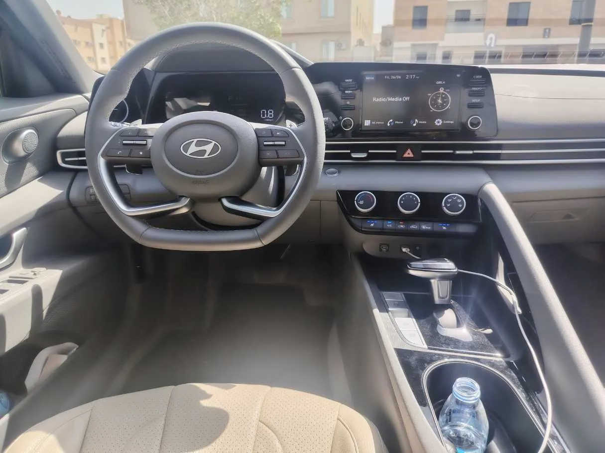 Car image 19