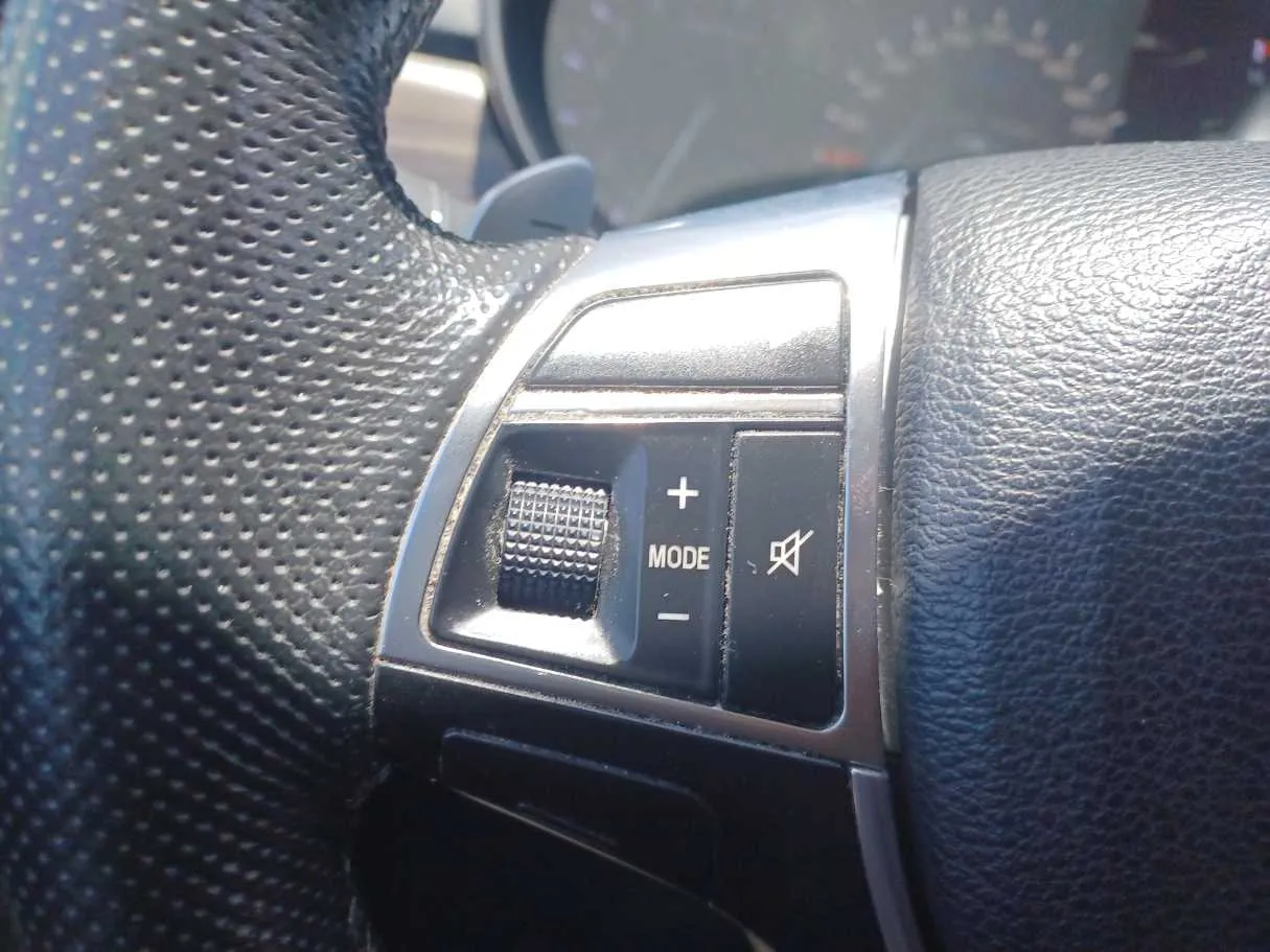 Car image 26