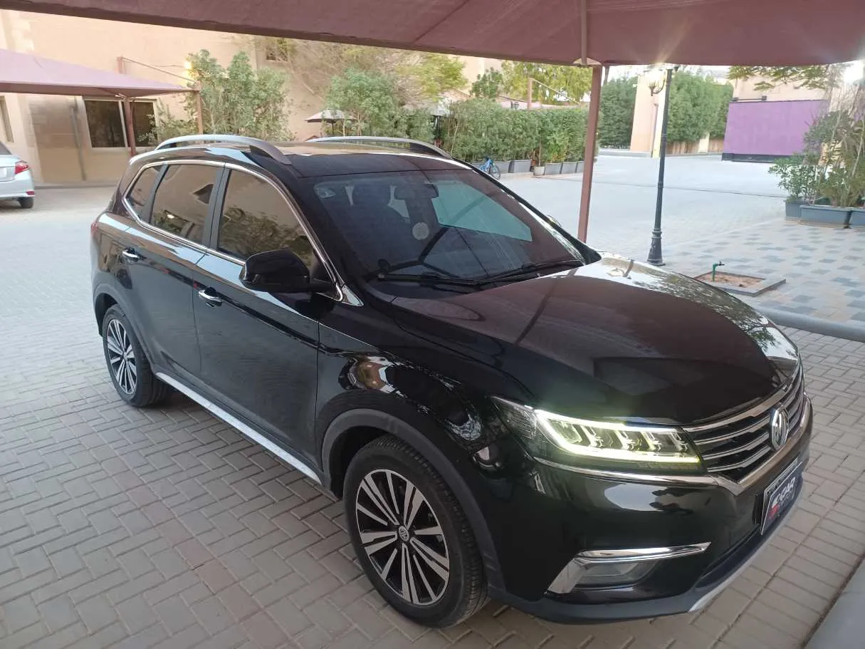 Car image 3