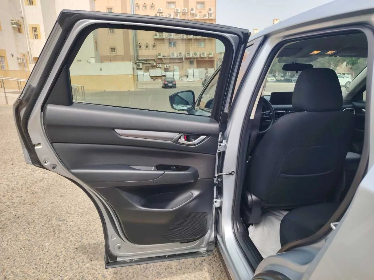 Car image 14