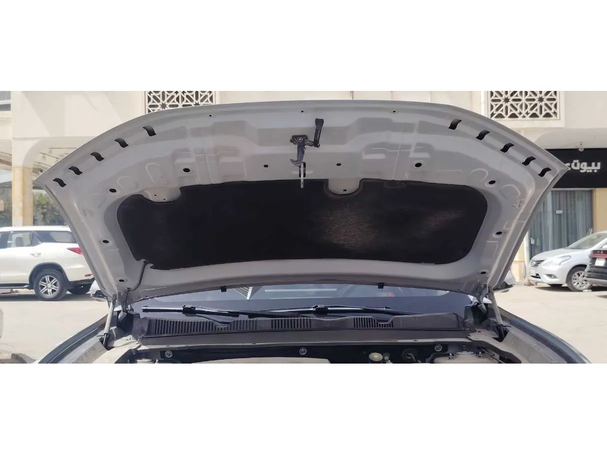 Car image 40