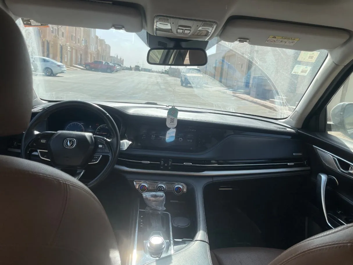 Car image 19