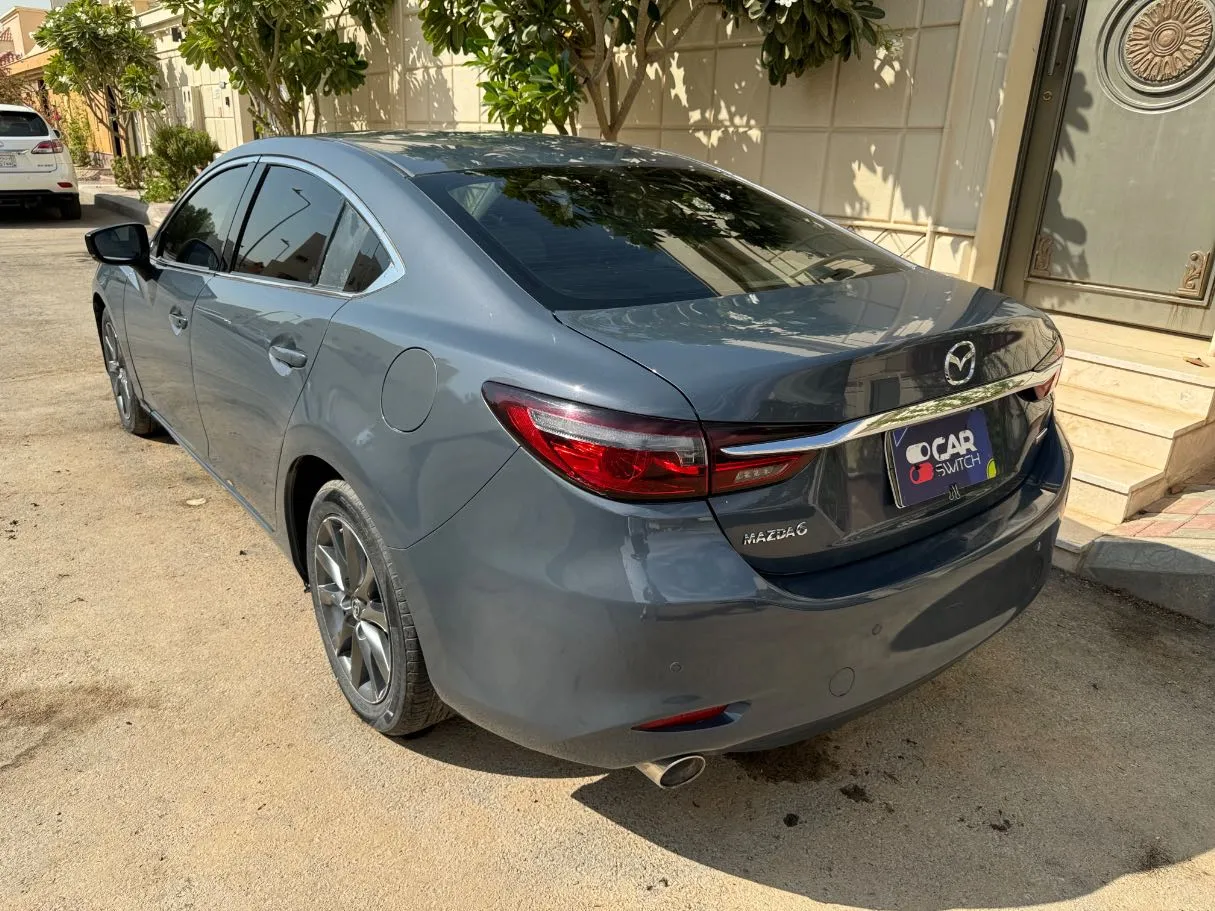 Car image 6