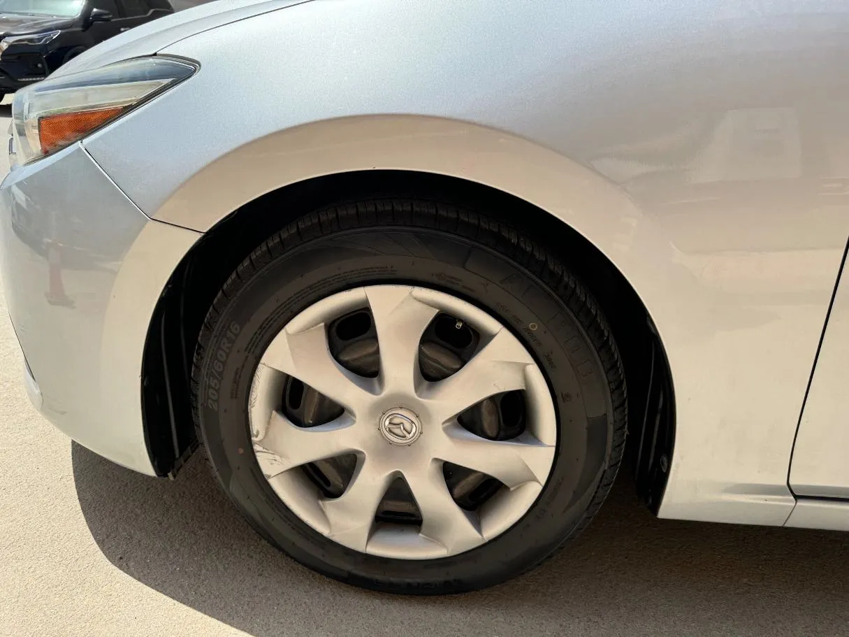 Car image 9