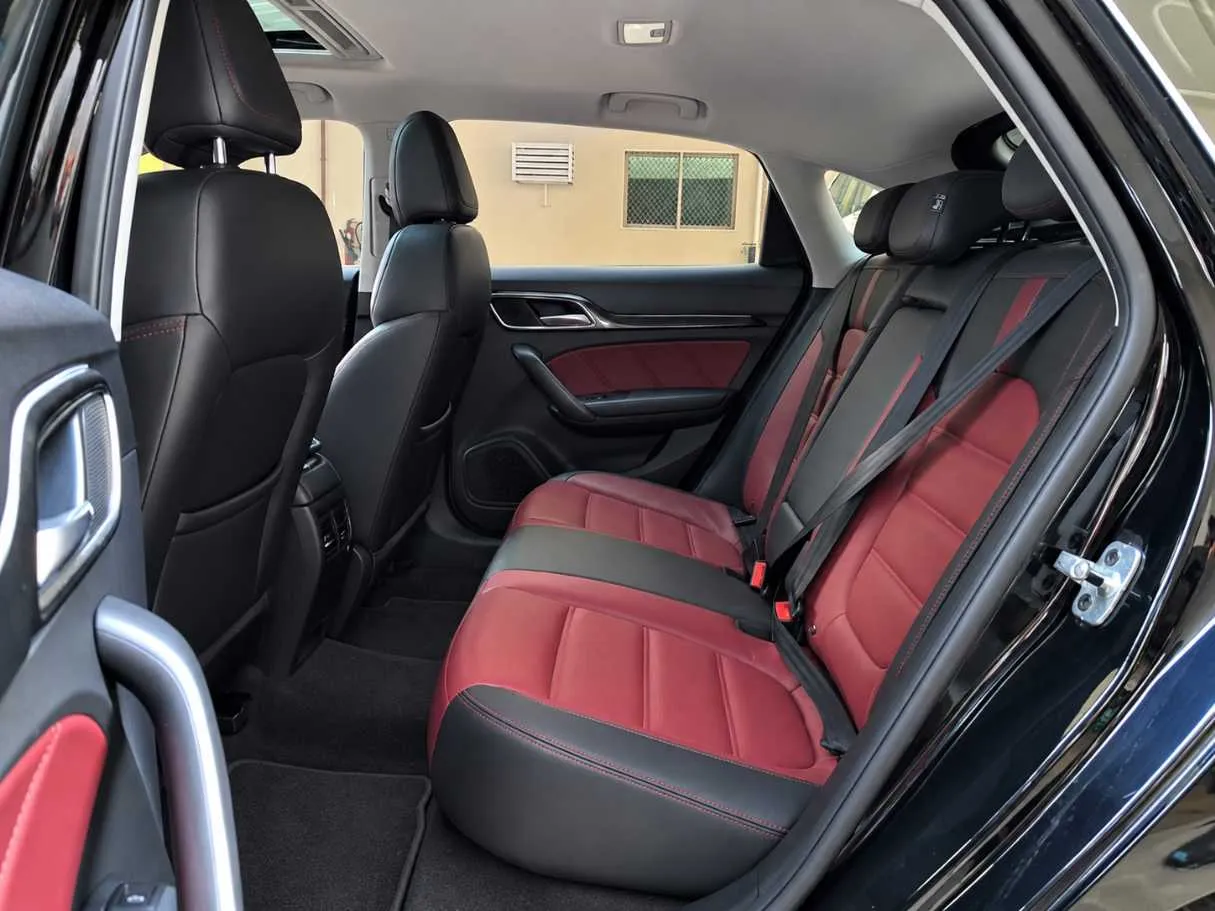 Car image 12
