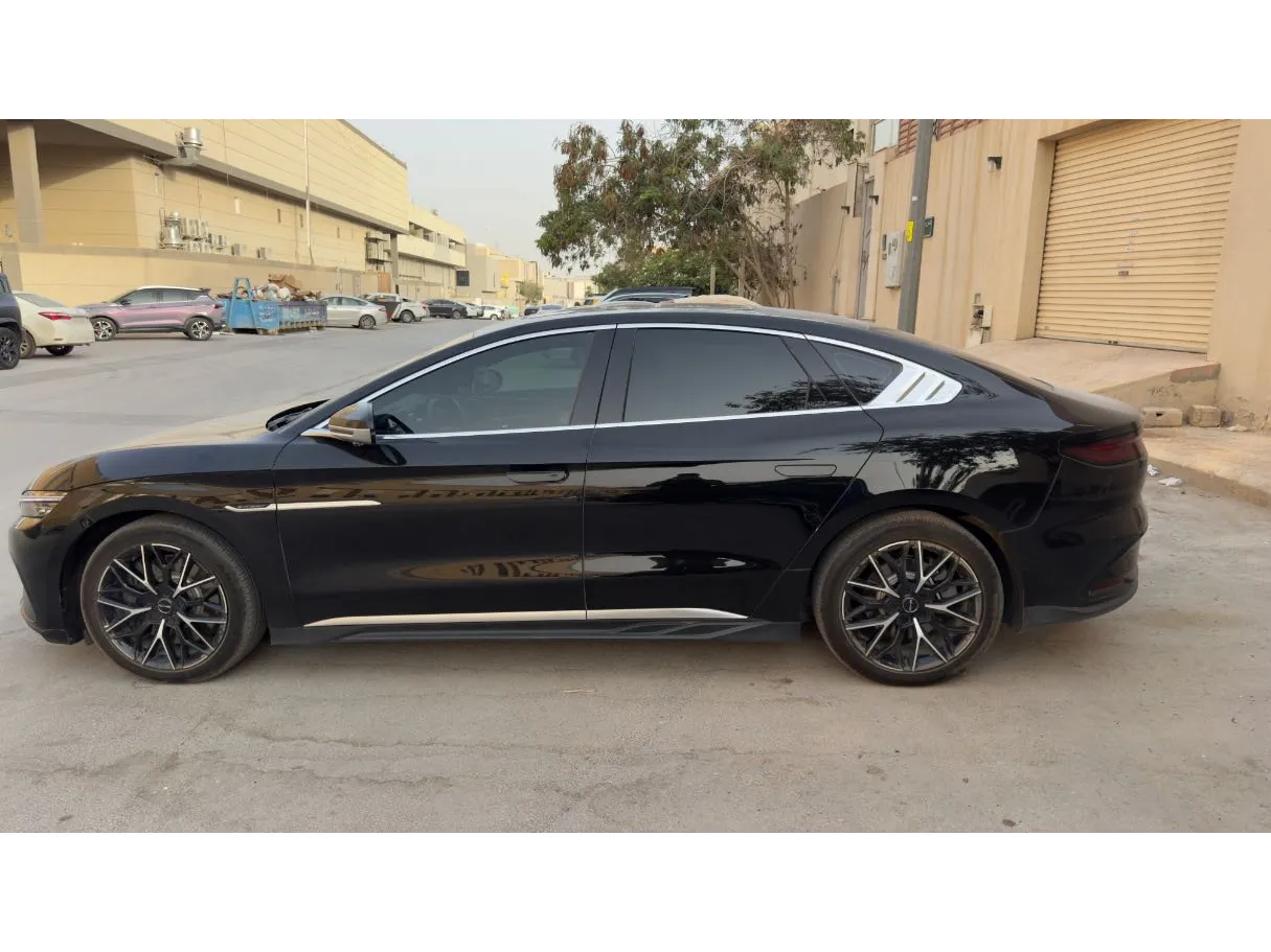 Car image 8