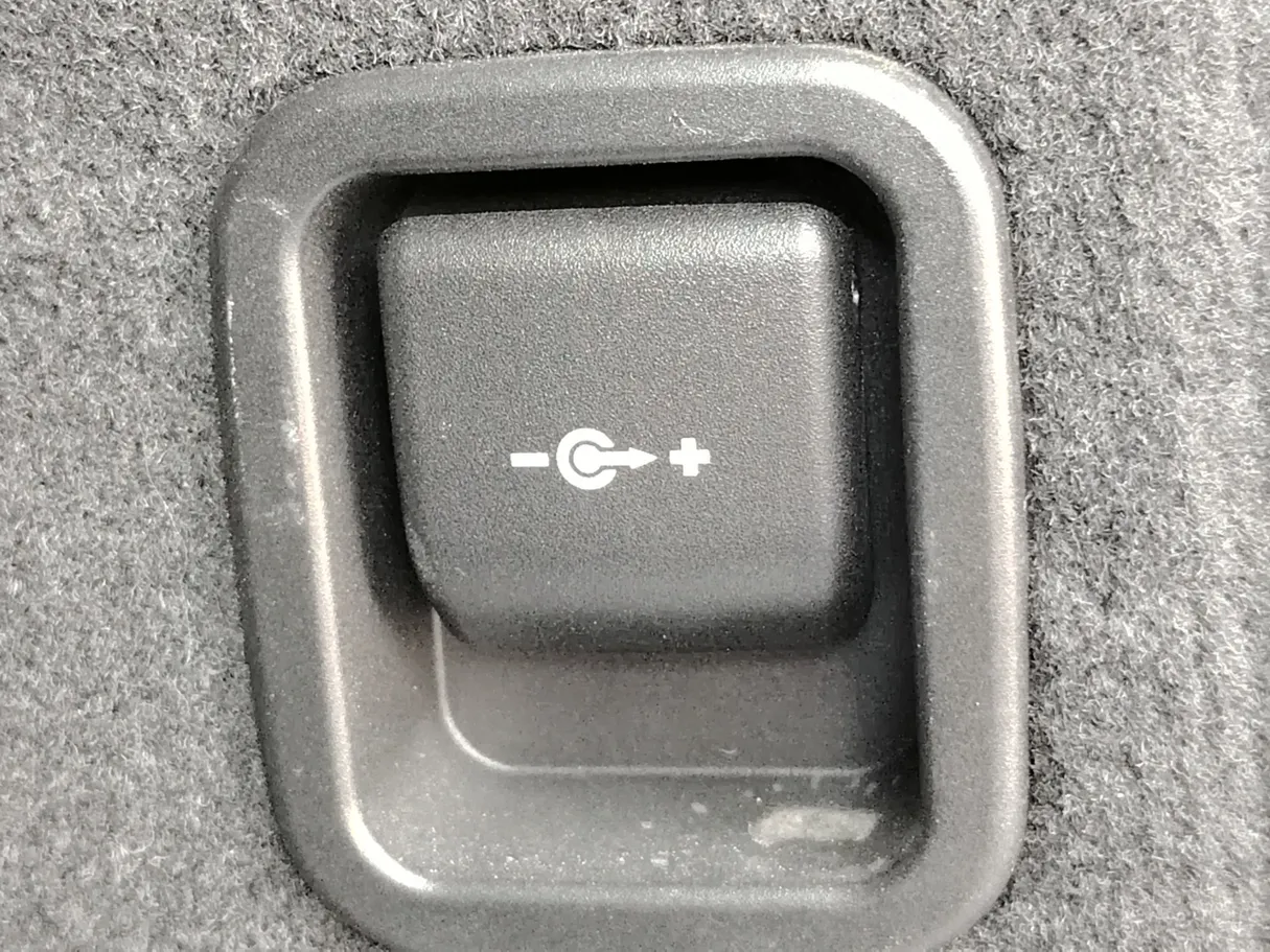 Car image 37