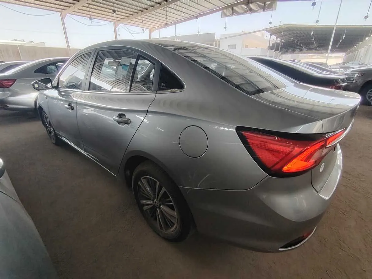 Car image 8