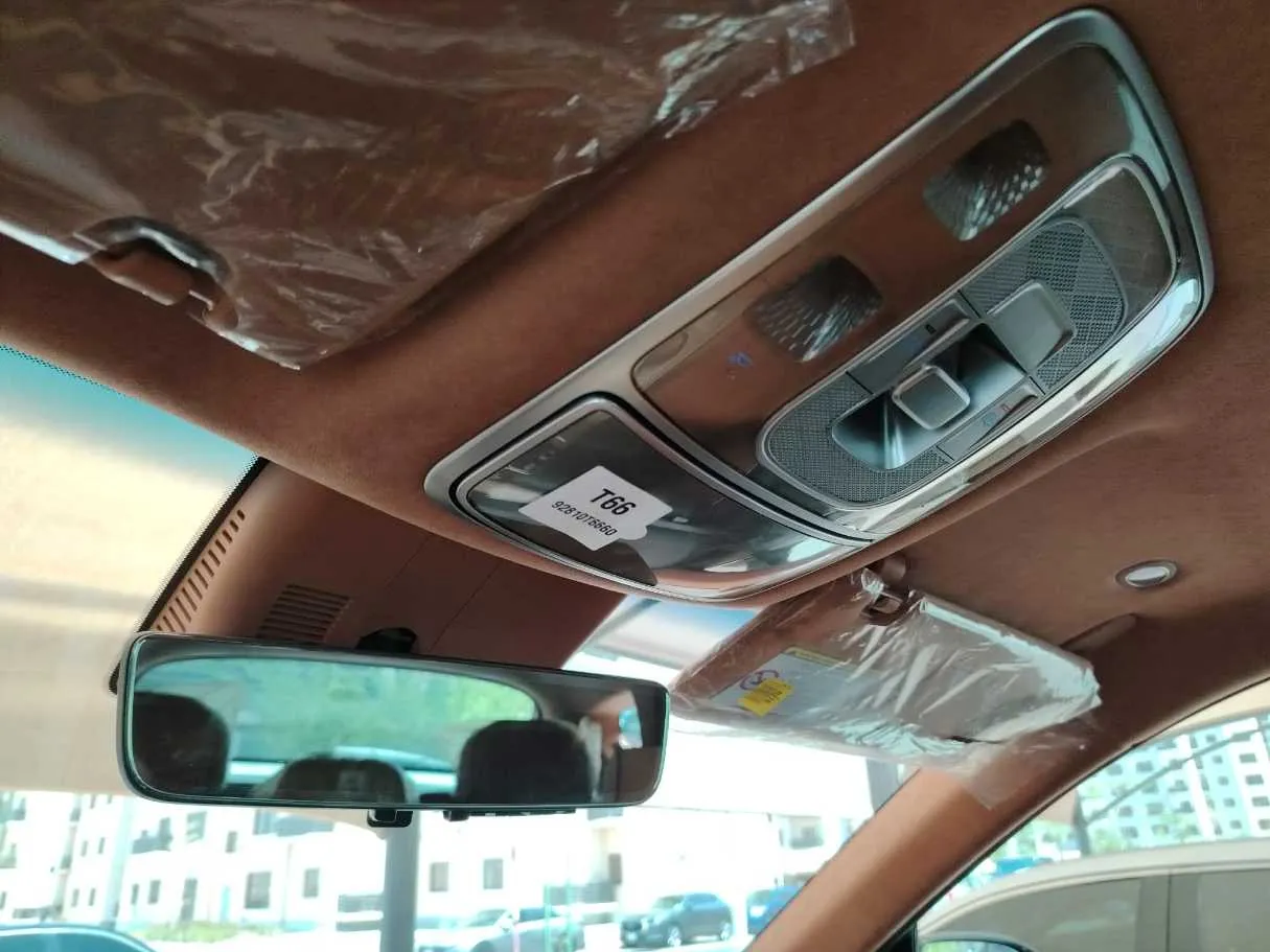 Car image 30