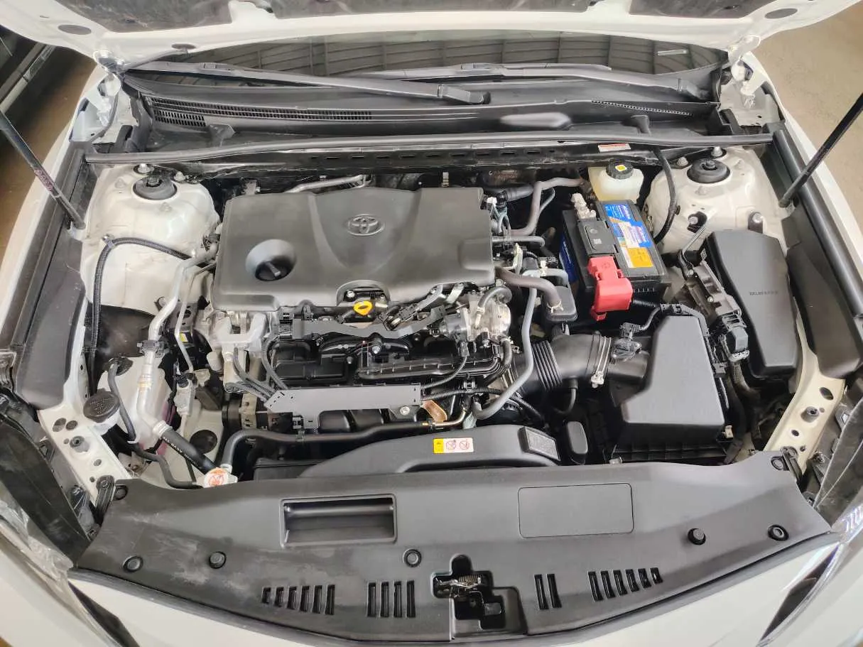 Car image 30