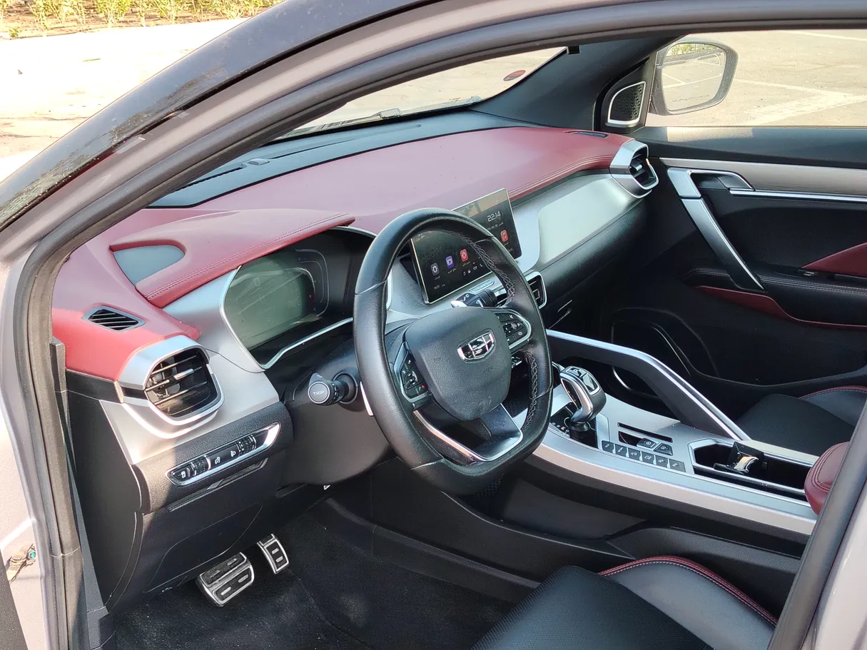 Car image 12