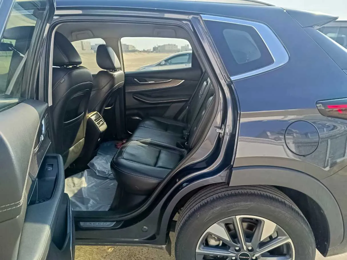 Car image 16