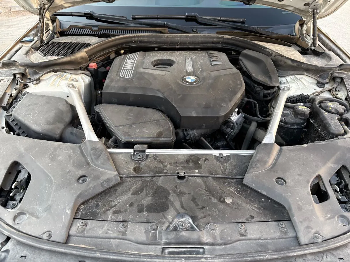 Car image 30