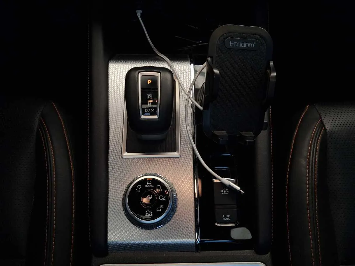 Car image 15