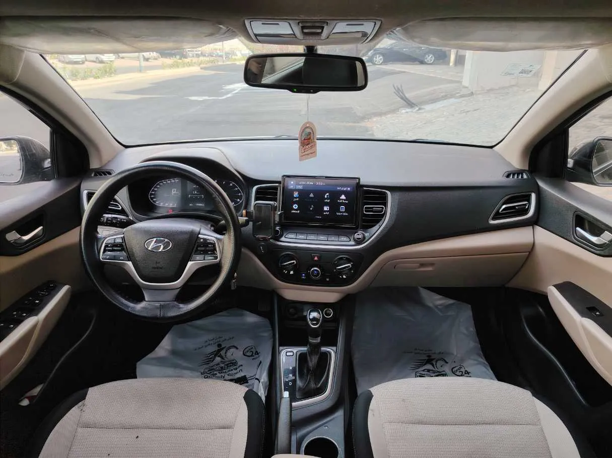 Car image 19