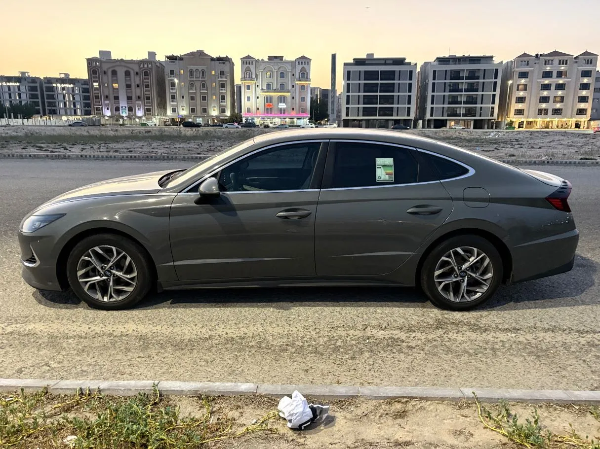 Car image 8