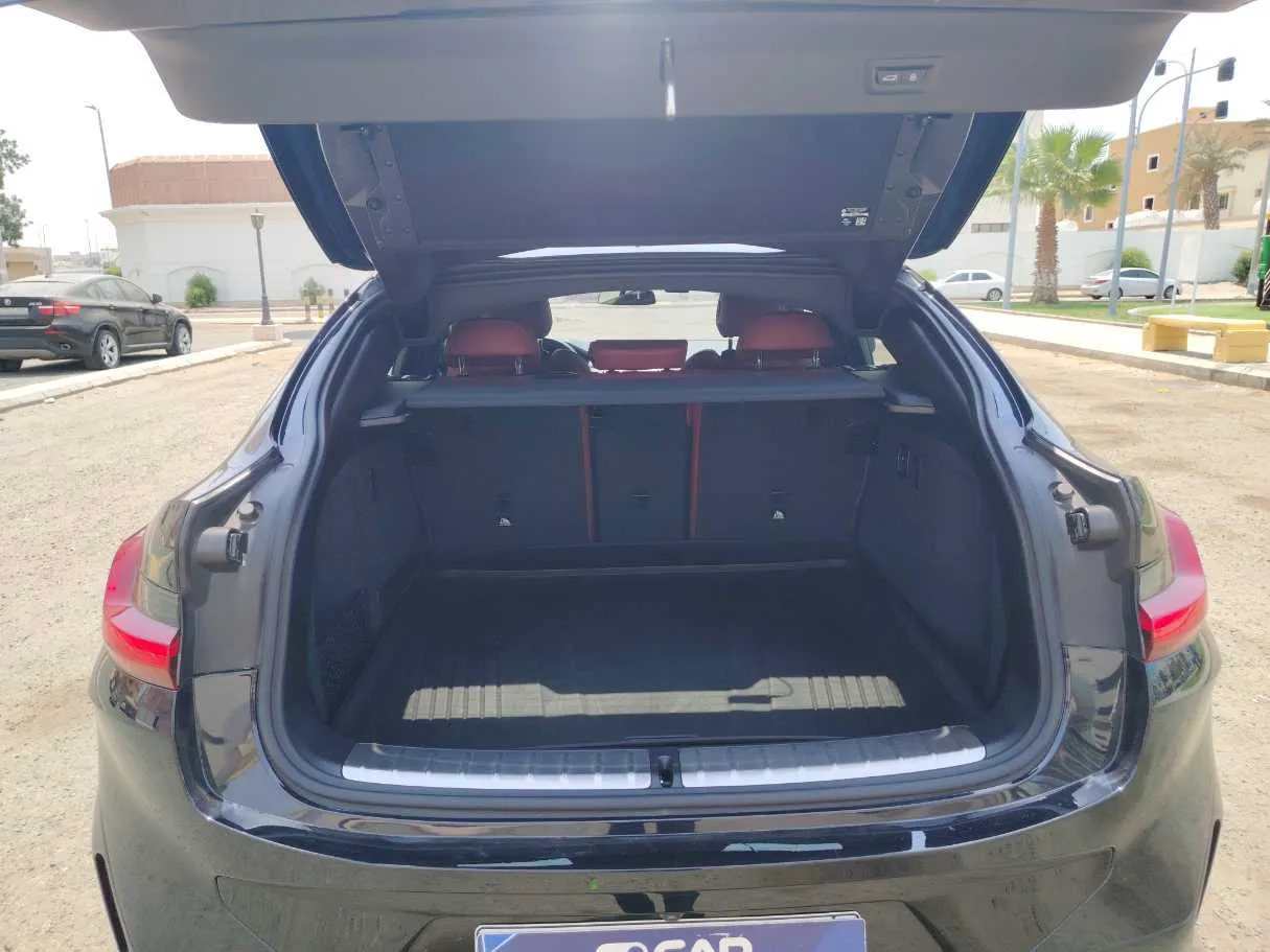 Car image 24