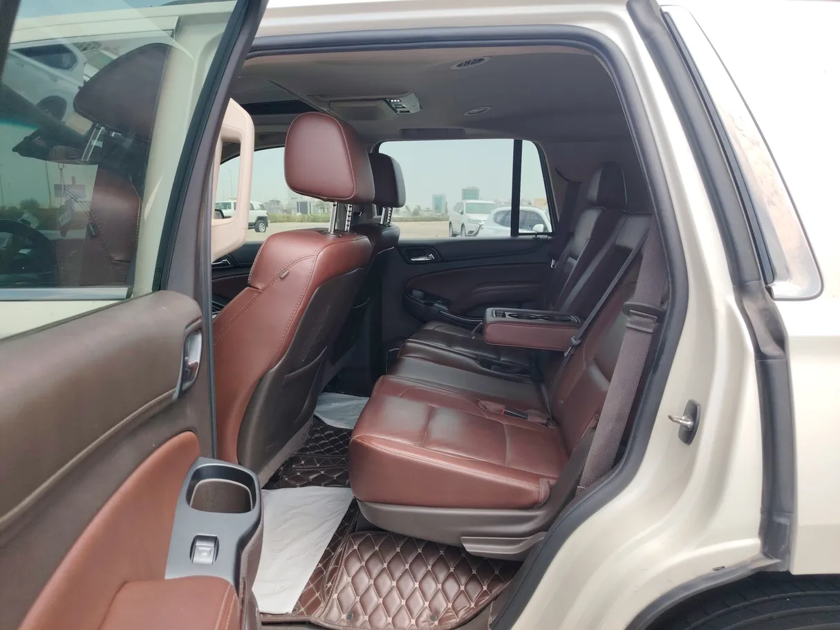 Car image 16