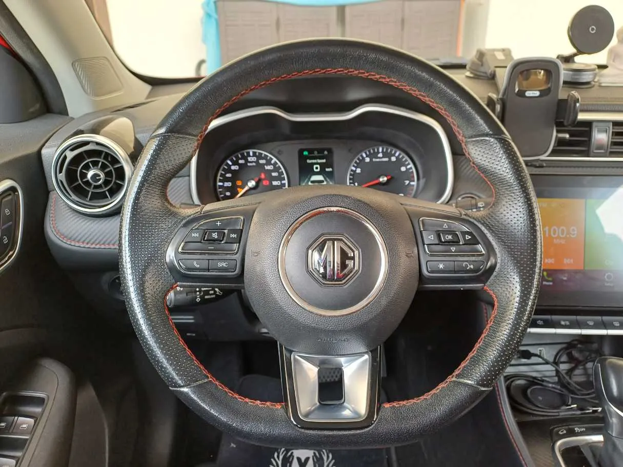 Car image 18