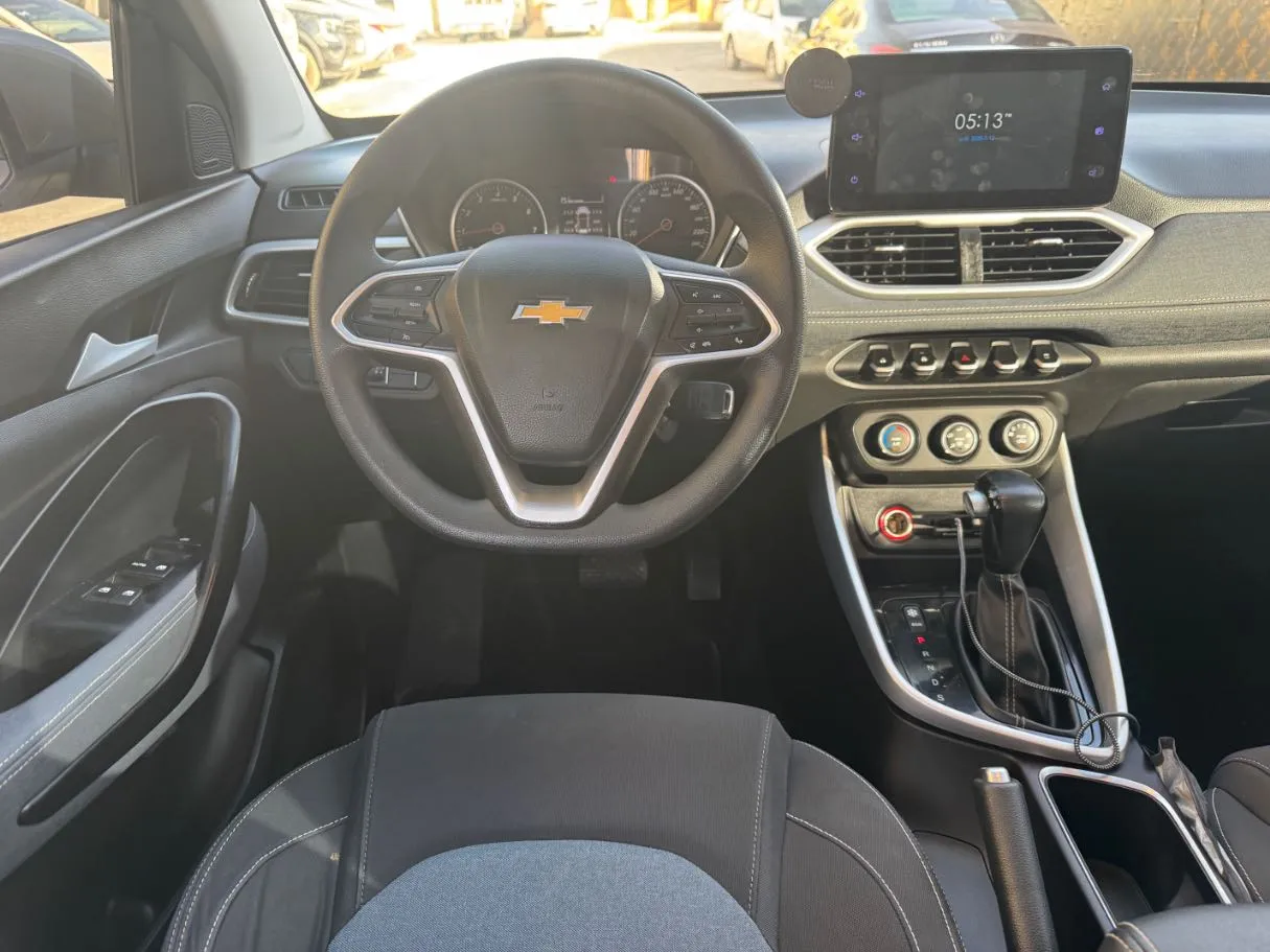 Car image 16