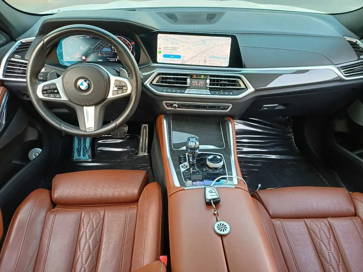 Car image 15