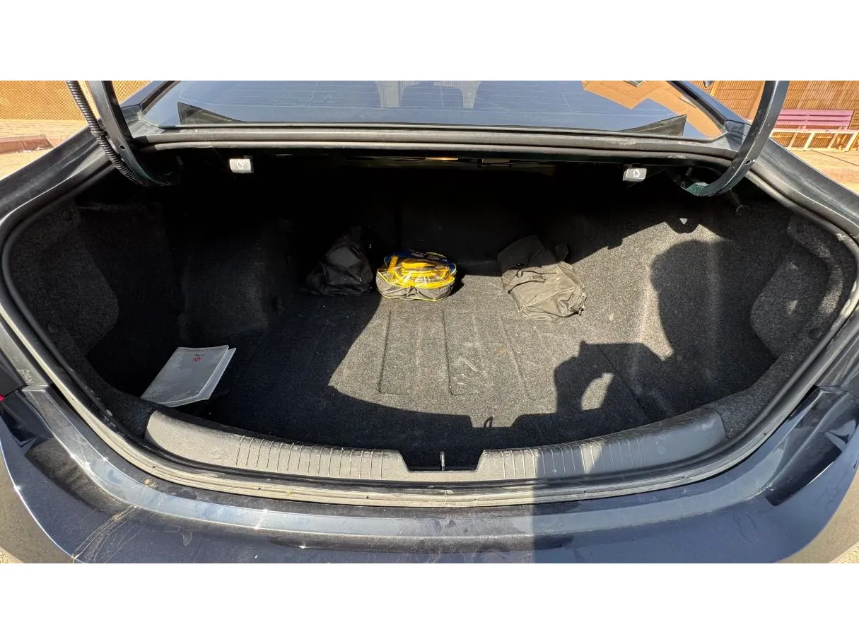Car image 24