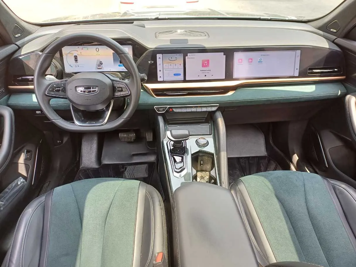 Car image 15