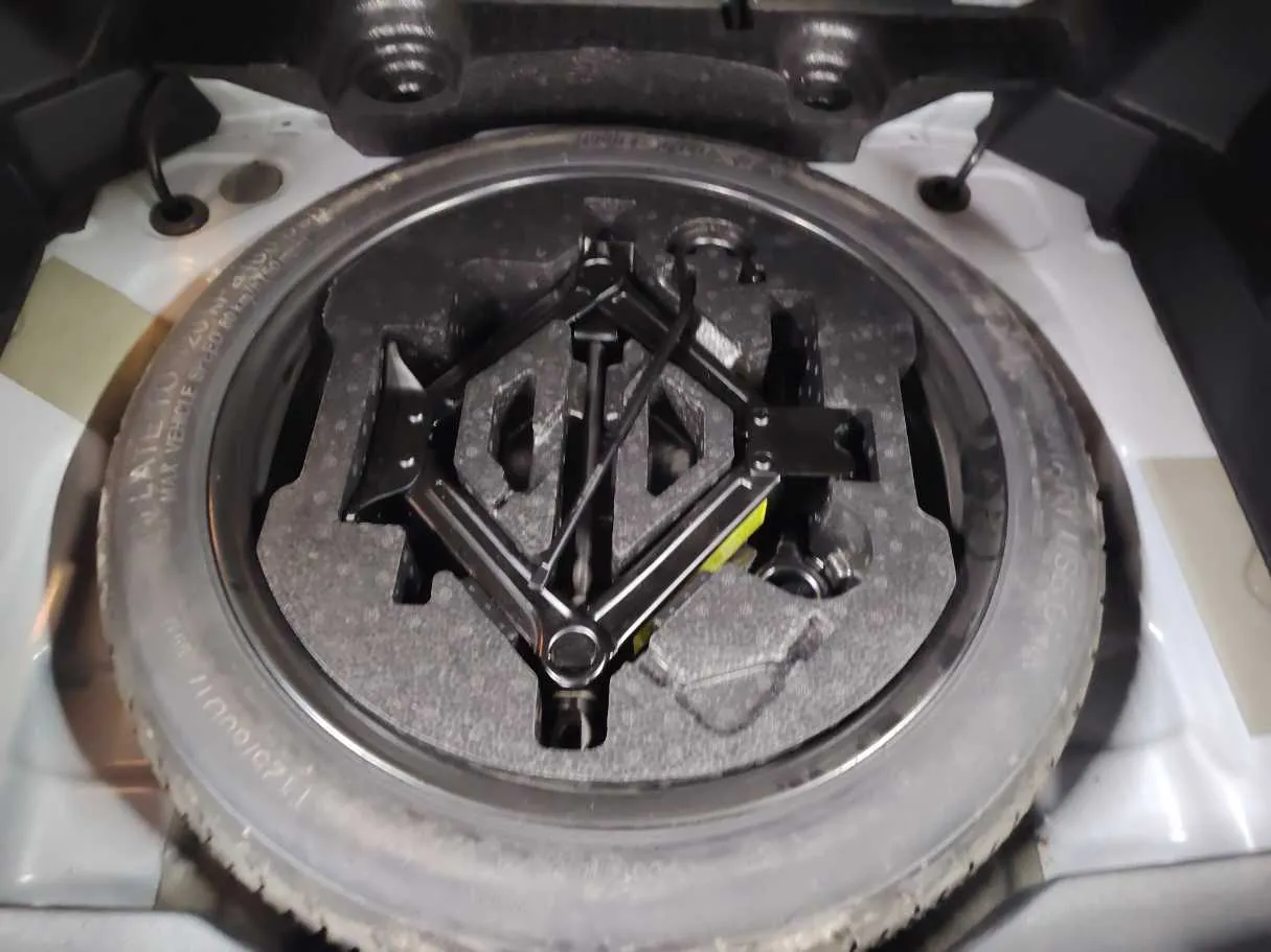 Car image 28