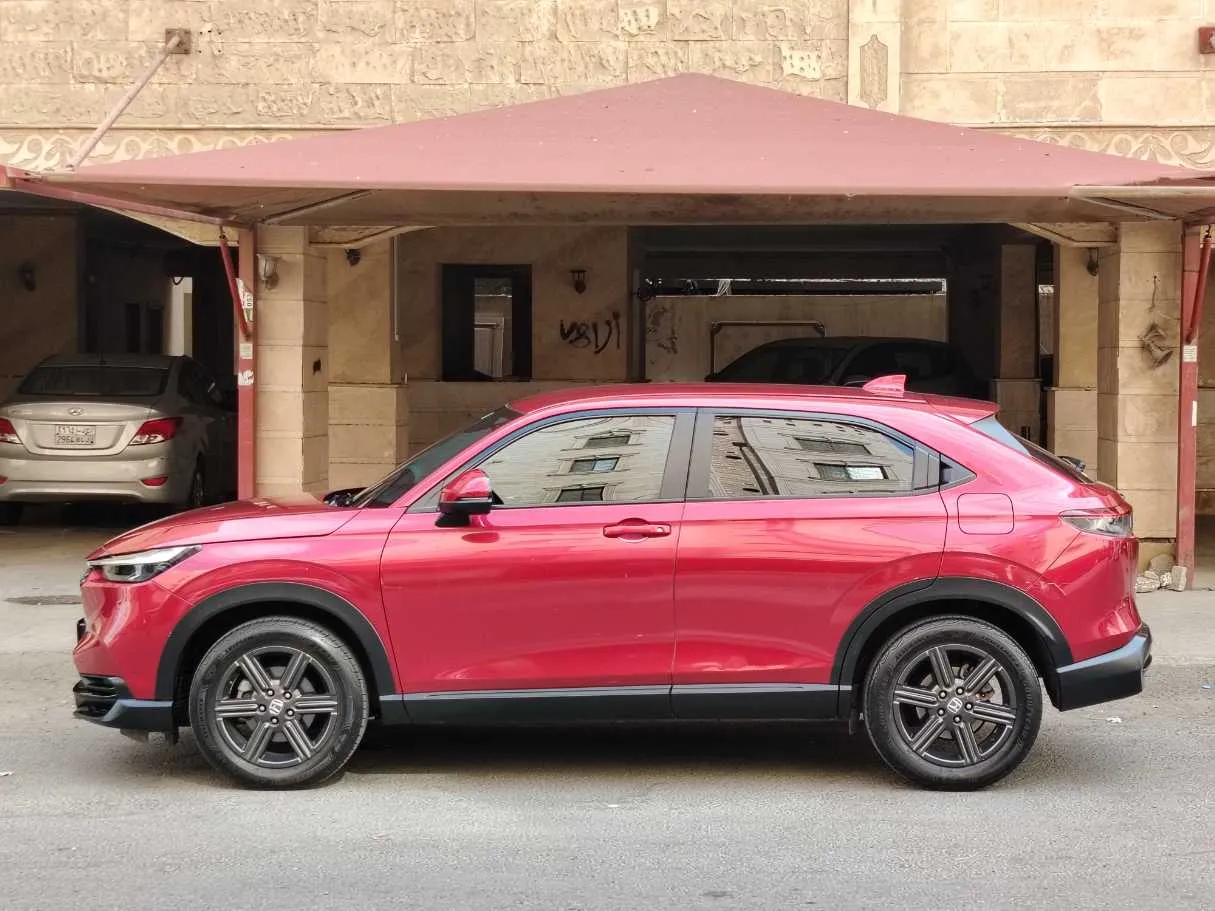 Car image 8