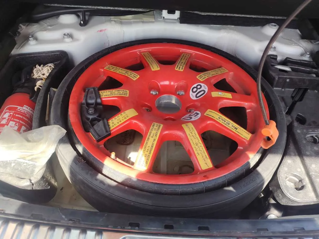Car image 30