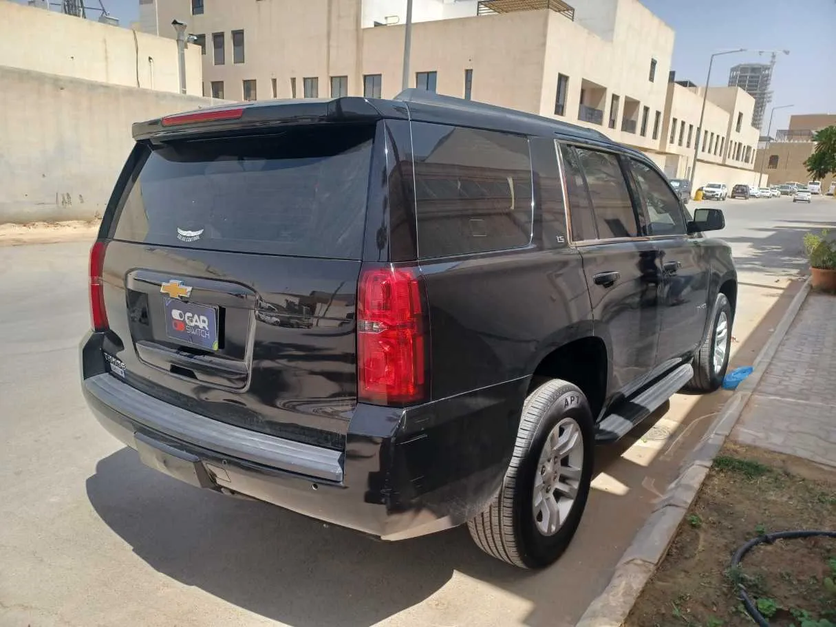 Car image 4