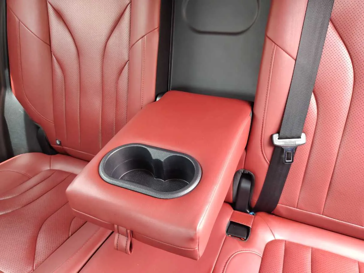 Car image 25