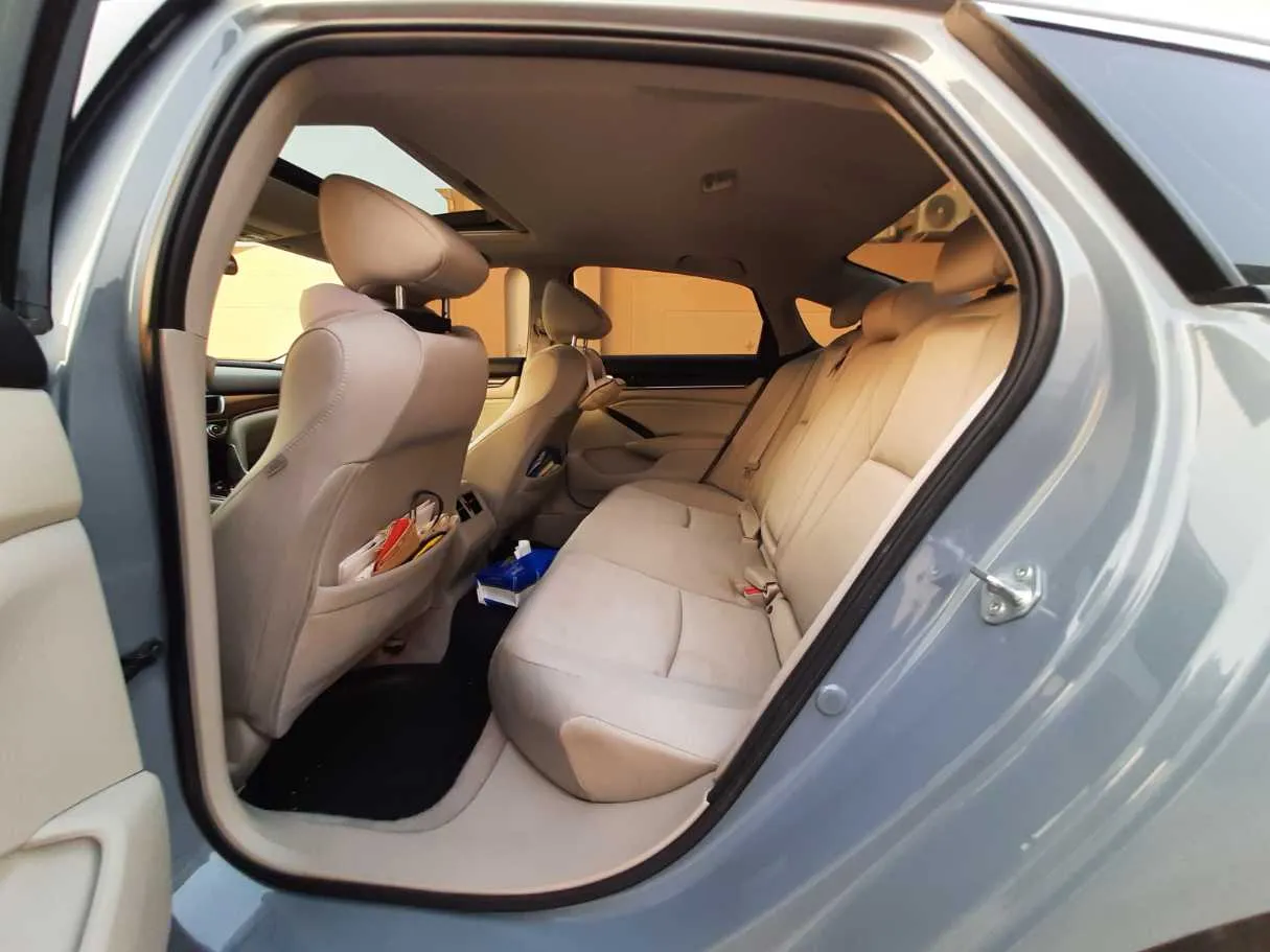 Car image 13