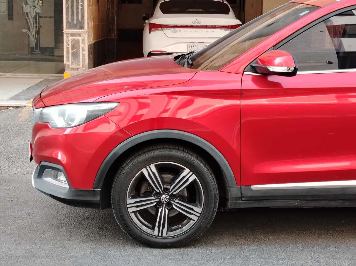 Car image 9