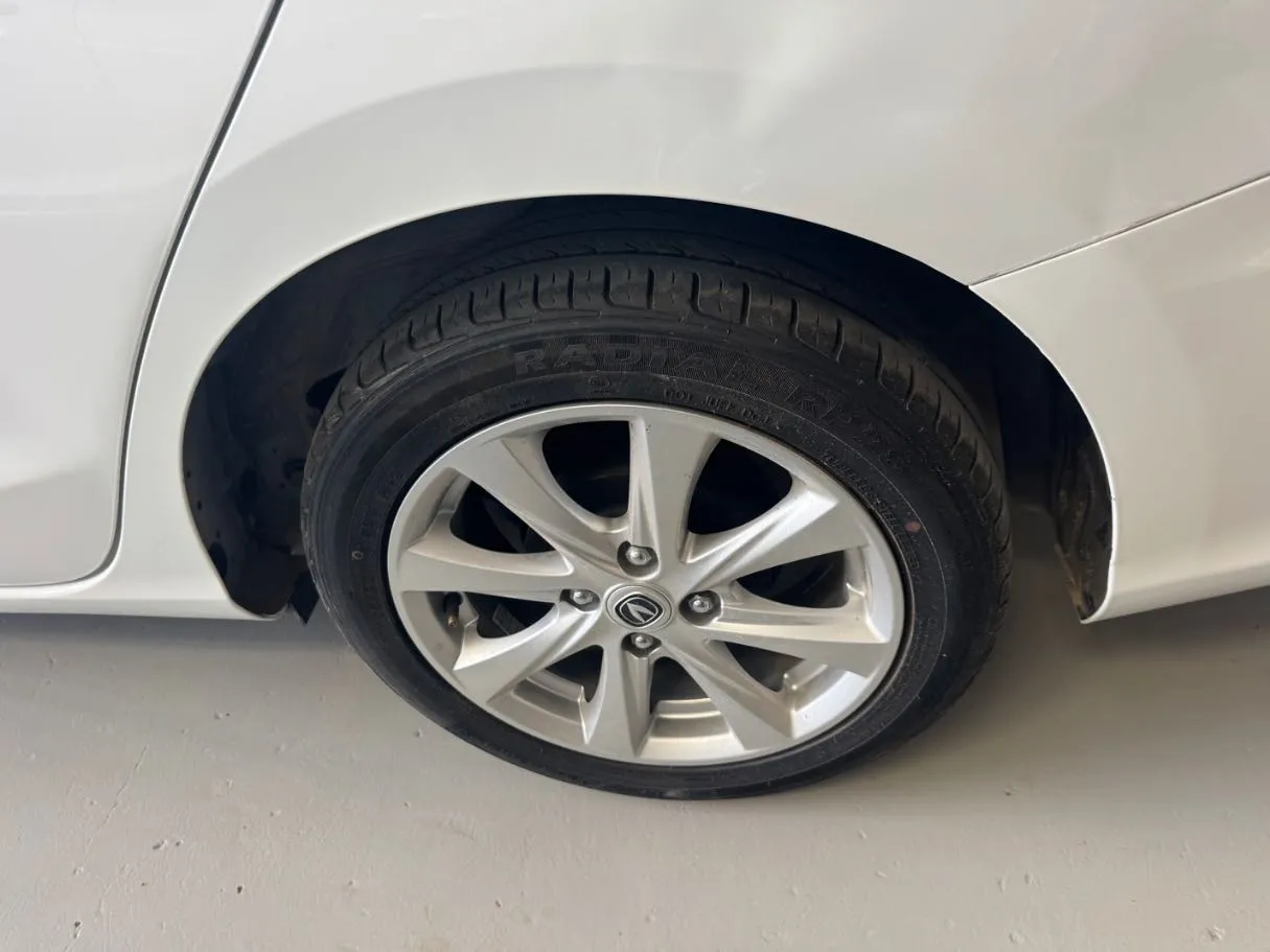 Car image 7