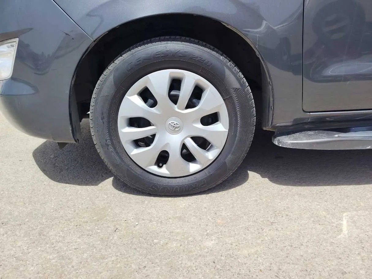 Car image 10