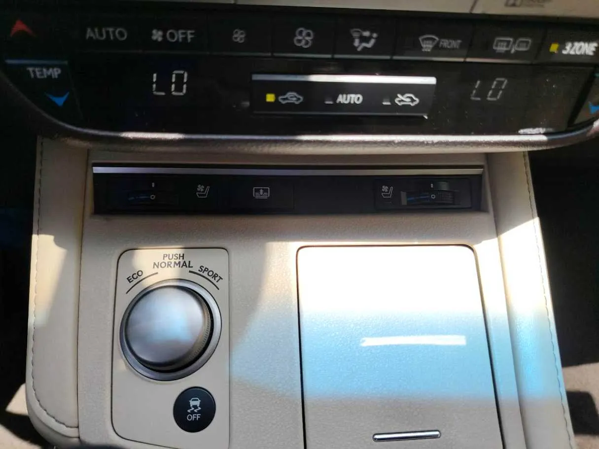 Car image 34