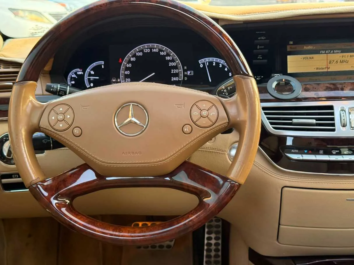Car image 29