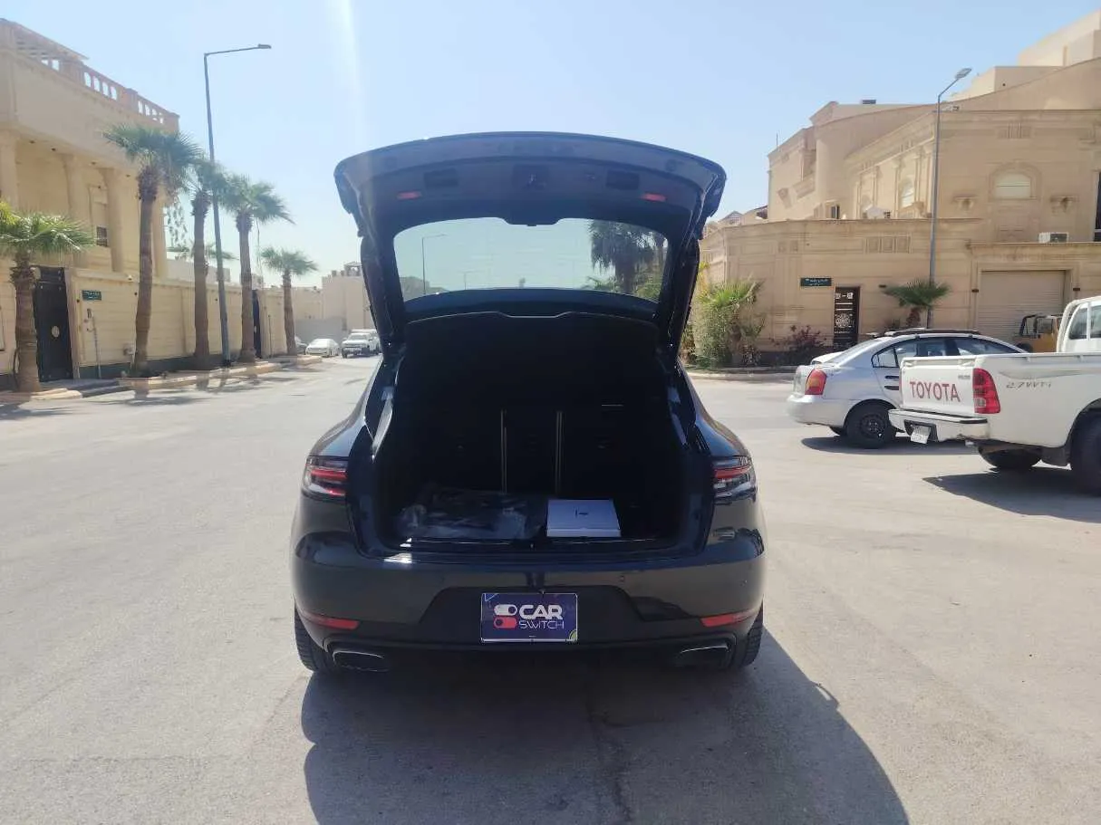 Car image 23