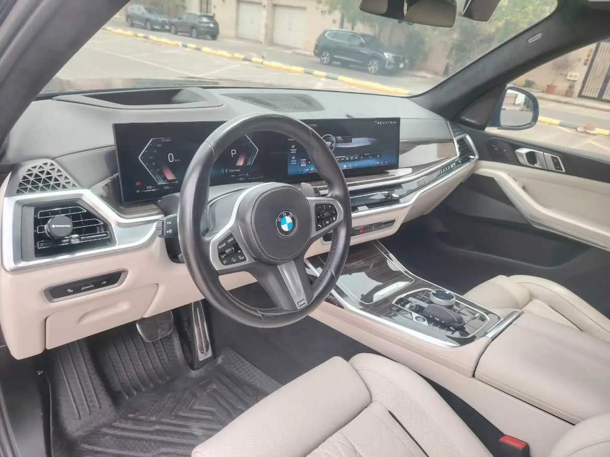 Car image 25
